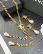 طقم أنيق بلمسة فاخرة تعكس حضورك الراقي - Image 2