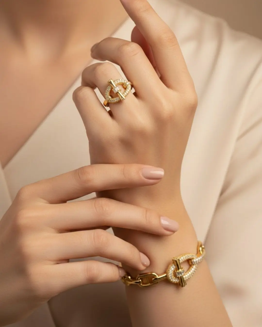 NABGHI-2254-4-1.webp طقم أناقة فاخرة بلونين ذهبي وسيلفر - Image 1